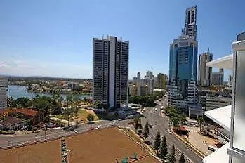 *** מלון דירות סרפרז פרדייז Surfers Plaza Resort אוסטרליה